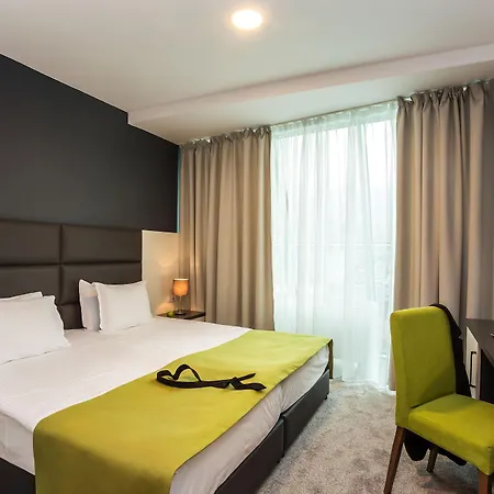 Earth & People & - Free Parking & Swimming Pool 4*