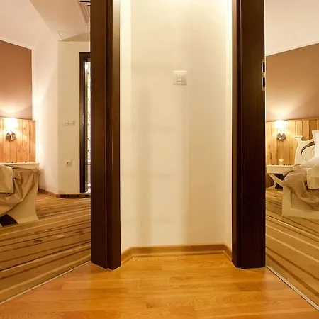 Szálloda Earth & People & - Free Parking & Swimming Pool 4*