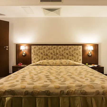 Earth & People & - Free Parking & Swimming Pool Hotel Sofía