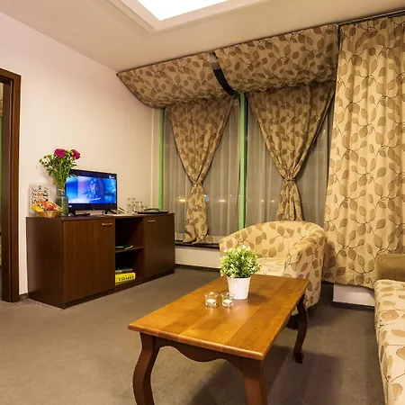 Earth & People & - Free Parking & Swimming Pool Hotel 4*