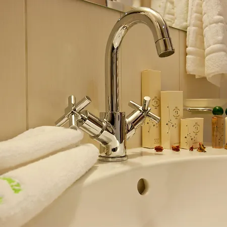 Earth & People & - Free Parking & Swimming Pool 4*