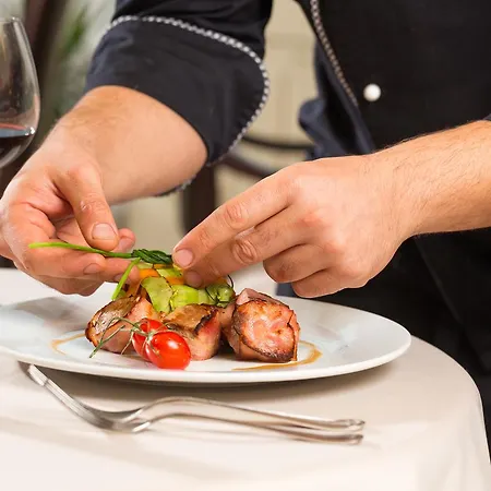 Earth & People & - Free Parking & Swimming Pool 4*