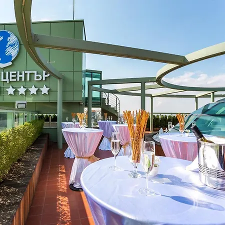 Szálloda Earth & People & - Free Parking & Swimming Pool 4*