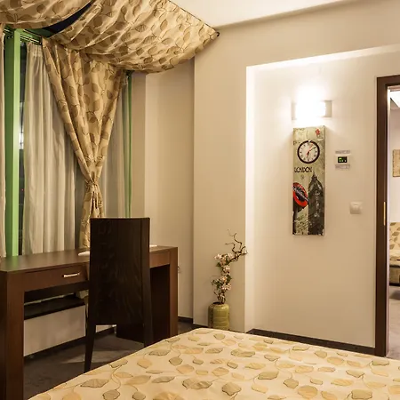 Earth & People & - Free Parking & Swimming Pool 4*