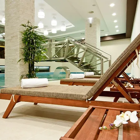 Earth & People & - Free Parking & Swimming Pool Hotel 4*