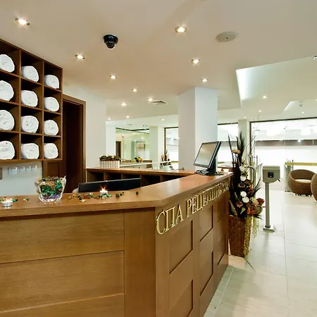 Earth & People & - Free Parking & Swimming Pool