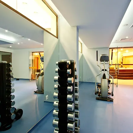 Earth & People & - Free Parking & Swimming Pool 4*