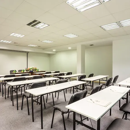 Earth & People & - Free Parking & Swimming Pool