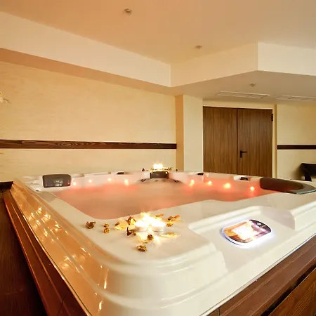 Hotel Earth & People & - Free Parking & Swimming Pool