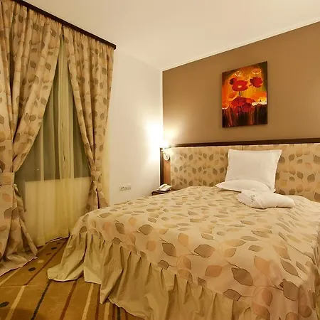 Hotel Earth & People & - Free Parking & Swimming Pool