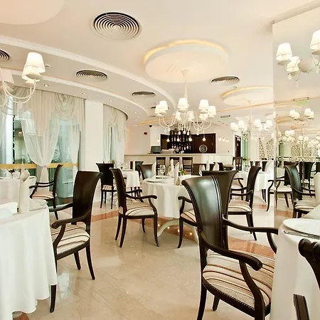 Earth & People & - Free Parking & Swimming Pool Hotel