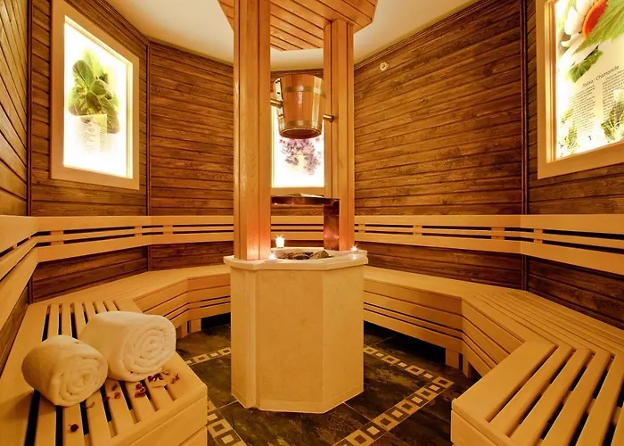 Hotell Earth & People & - Free Parking & Swimming Pool 4*