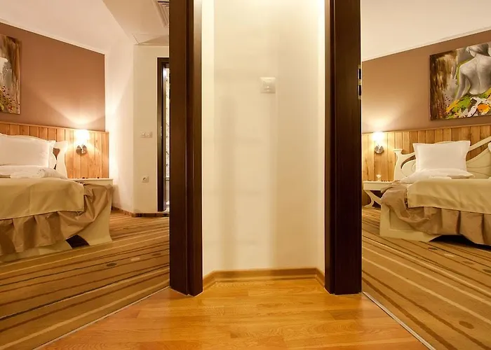 Hotell Earth & People & - Free Parking & Swimming Pool 4*