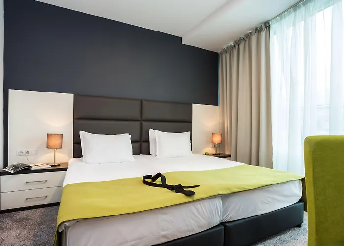 Earth & People & - Free Parking & Swimming Pool