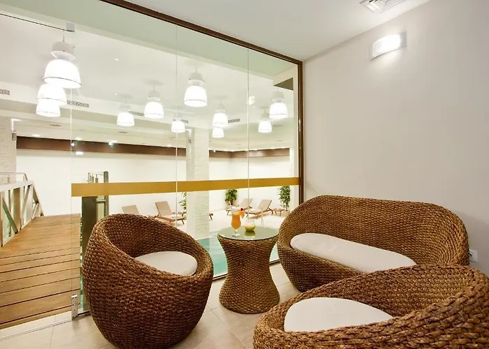 Earth & People & - Free Parking & Swimming Pool 4*