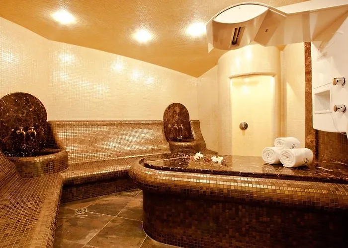 Hotell Earth & People & - Free Parking & Swimming Pool