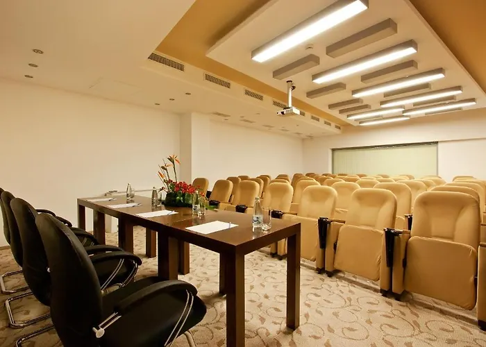 Earth & People & - Free Parking & Swimming Pool Hotell Sofia