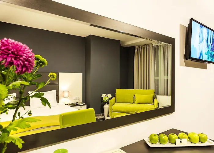 Earth & People & - Free Parking & Swimming Pool Hotell 4*