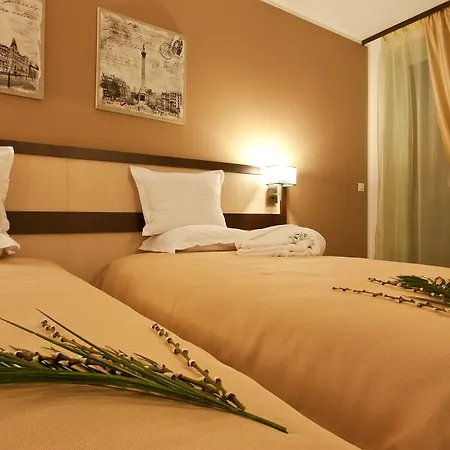 Earth & People & - Free Parking & Swimming Pool Hotel
