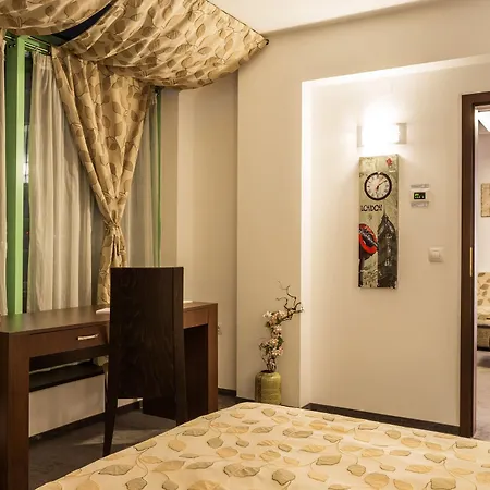 Earth & People & - Free Parking & Swimming Pool Hotel 4*