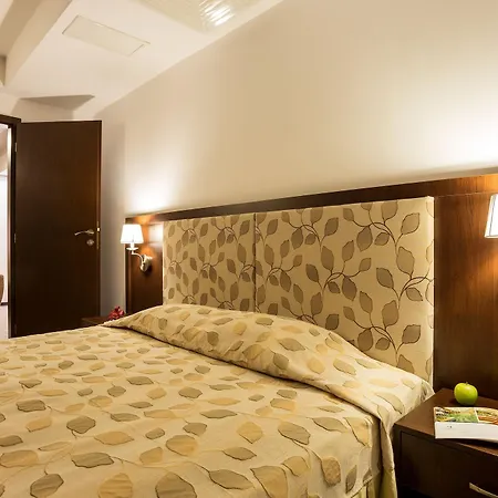 Earth & People & - Free Parking & Swimming Pool Hotel Sófia