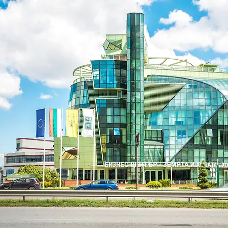 Otel Earth & People & - Free Parking & Swimming Pool Sofya