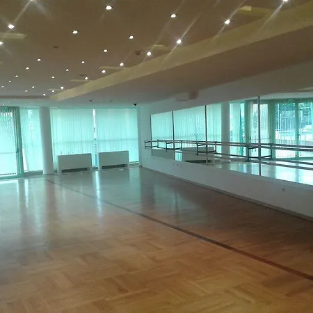 Earth & People & - Free Parking & Swimming Pool Hotel 4*