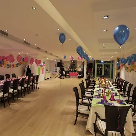 Earth & People & - Free Parking & Swimming Pool 4*