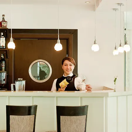 Hotel Earth & People & - Free Parking & Swimming Pool Sófia