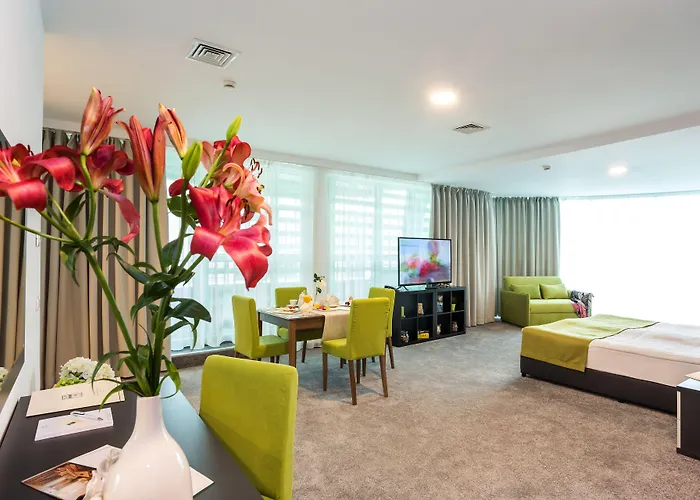 Earth & People & - Free Parking & Swimming Pool Otel