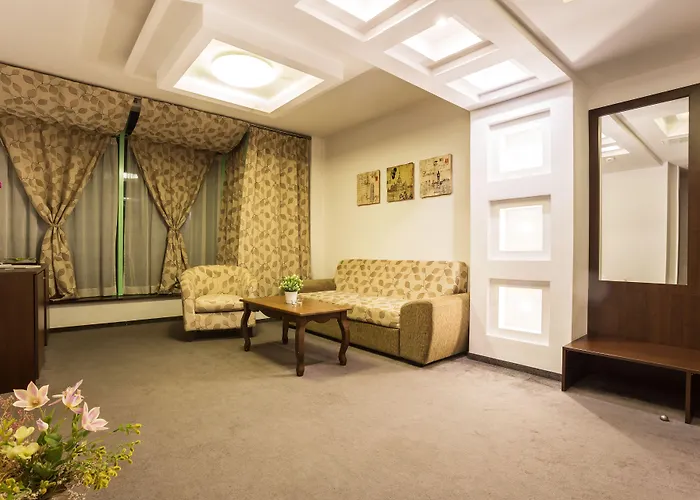 Earth & People & - Free Parking & Swimming Pool Otel 4*