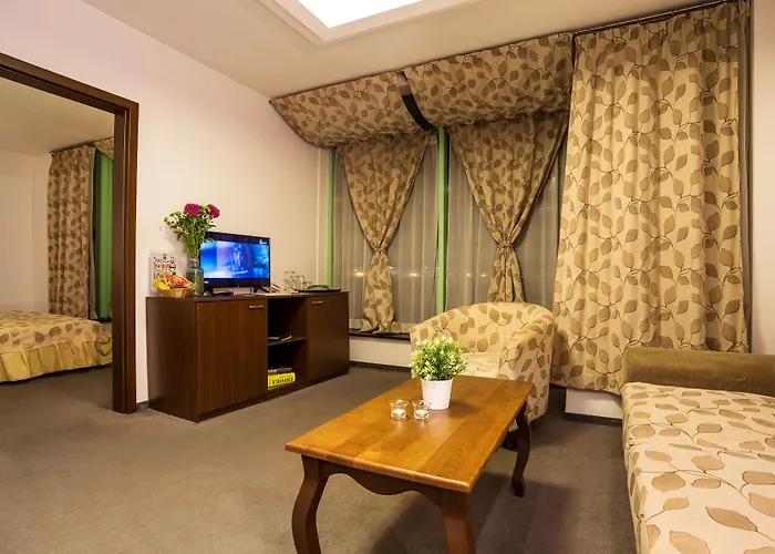 Earth & People & - Free Parking & Swimming Pool Otel 4*