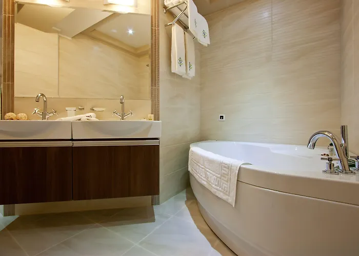 Earth & People & - Free Parking & Swimming Pool