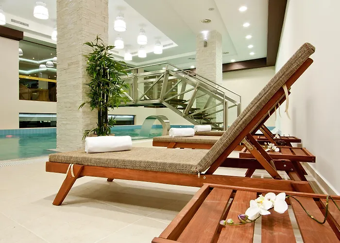 Earth & People & - Free Parking & Swimming Pool Otel 4*