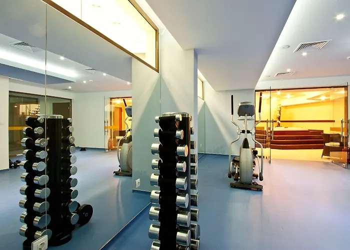 Earth & People & - Free Parking & Swimming Pool 4*