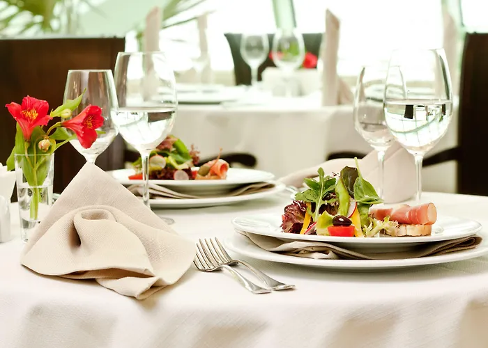 Earth & People & - Free Parking & Swimming Pool Otel 4*