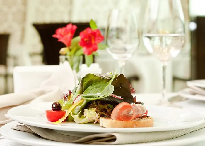 Earth & People & - Free Parking & Swimming Pool Otel