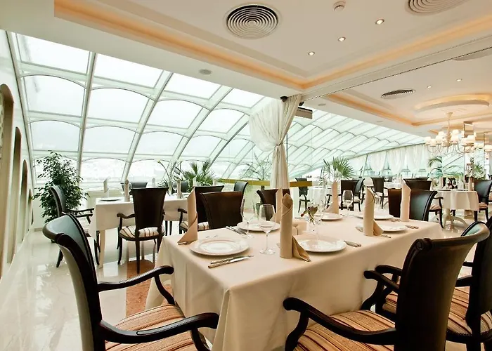 Earth & People & - Free Parking & Swimming Pool 4*