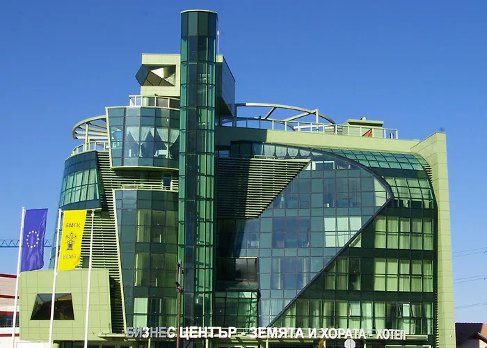 Earth & People & - Free Parking & Swimming Pool Otel 4*