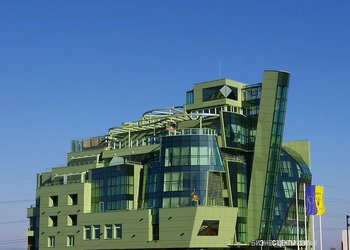 Otel Earth & People & - Free Parking & Swimming Pool 4*