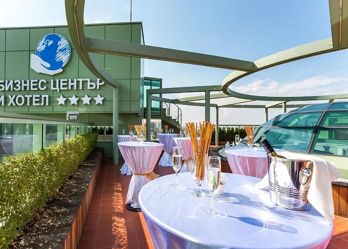 Otel Earth & People & - Free Parking & Swimming Pool 4*